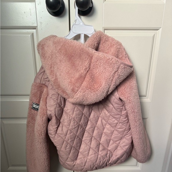 $100 NWT 6x girl’s DKNY sport pink jacket with faux fur, pockets, hood - Picture 4 of 8